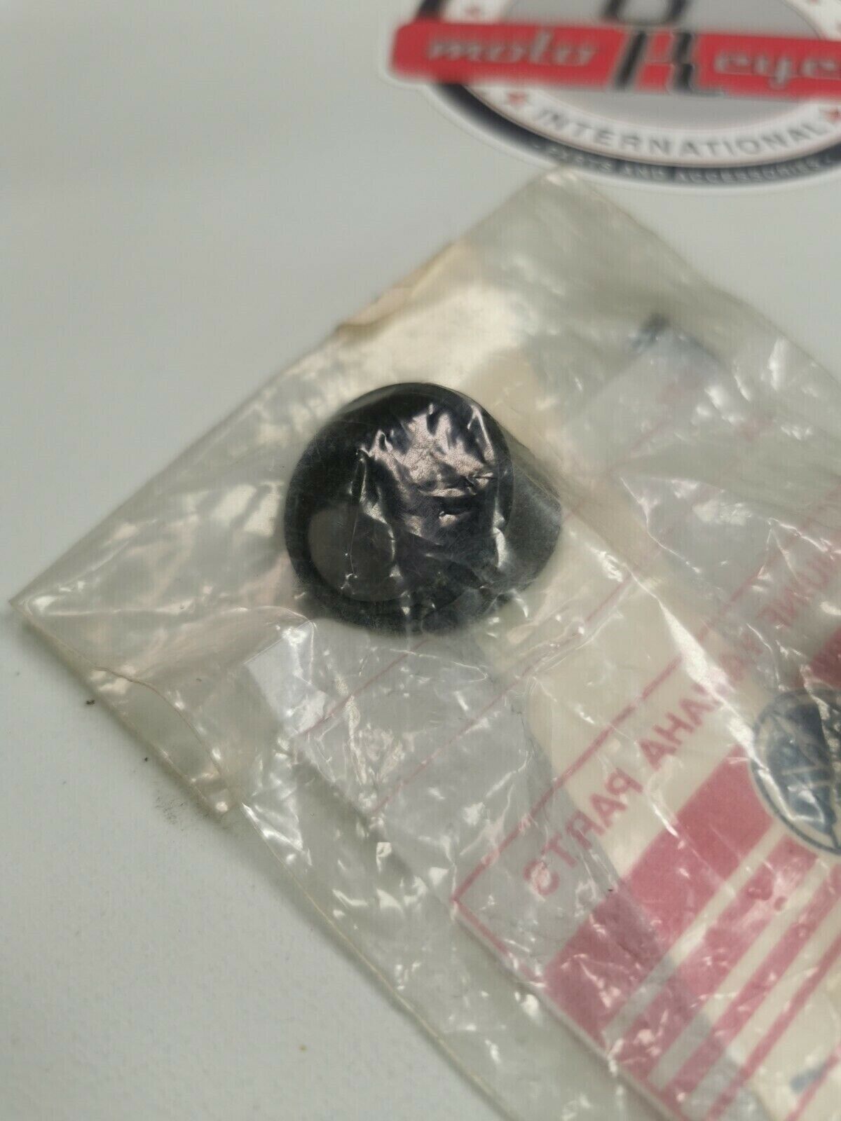 NOS YAMAHA HANDLEBAR CABLE CAP 10L-26133-00-00 y1