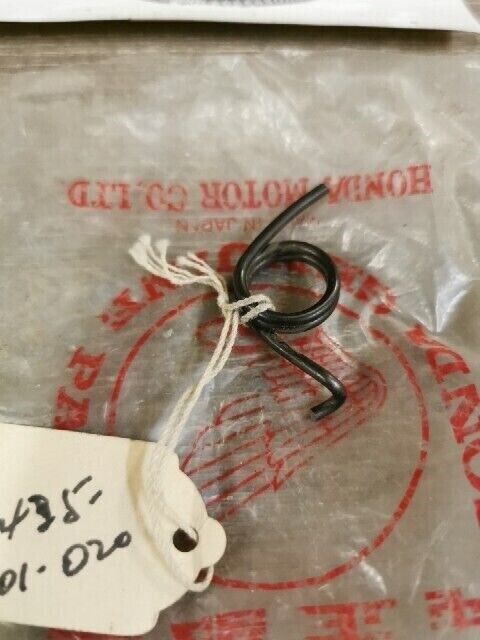 NOS HONDA C100 C102 C105 C110 C200 SPRING STOPPER 24435-001-020 H92