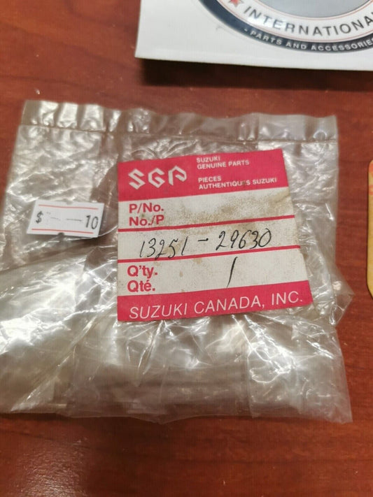 NOS Suzuki DS185 TS185 RG250 RM80 FLOAT CHAMBER GASKET 13251-29630 S16