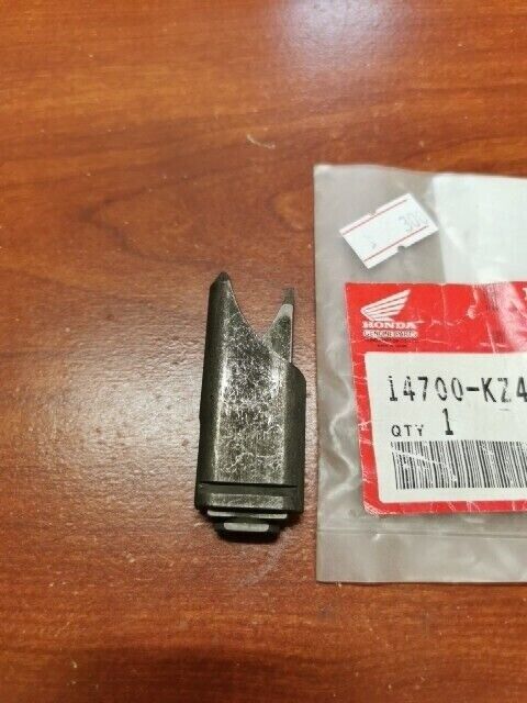 NOS Honda 1990 1991 CR125R LEFT EXHAUST VALVE 14700-KZ4-700 H80