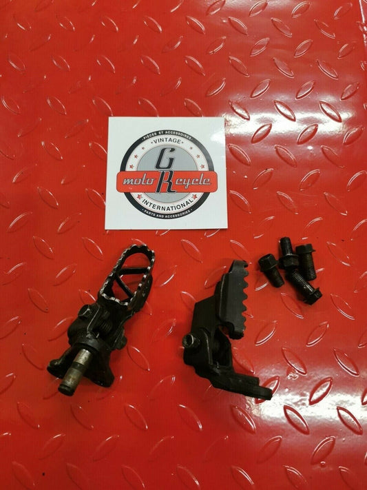Yamaha IT175 1981 footpeg footrest foot peg rest step bracket 3R6-27422-10-00