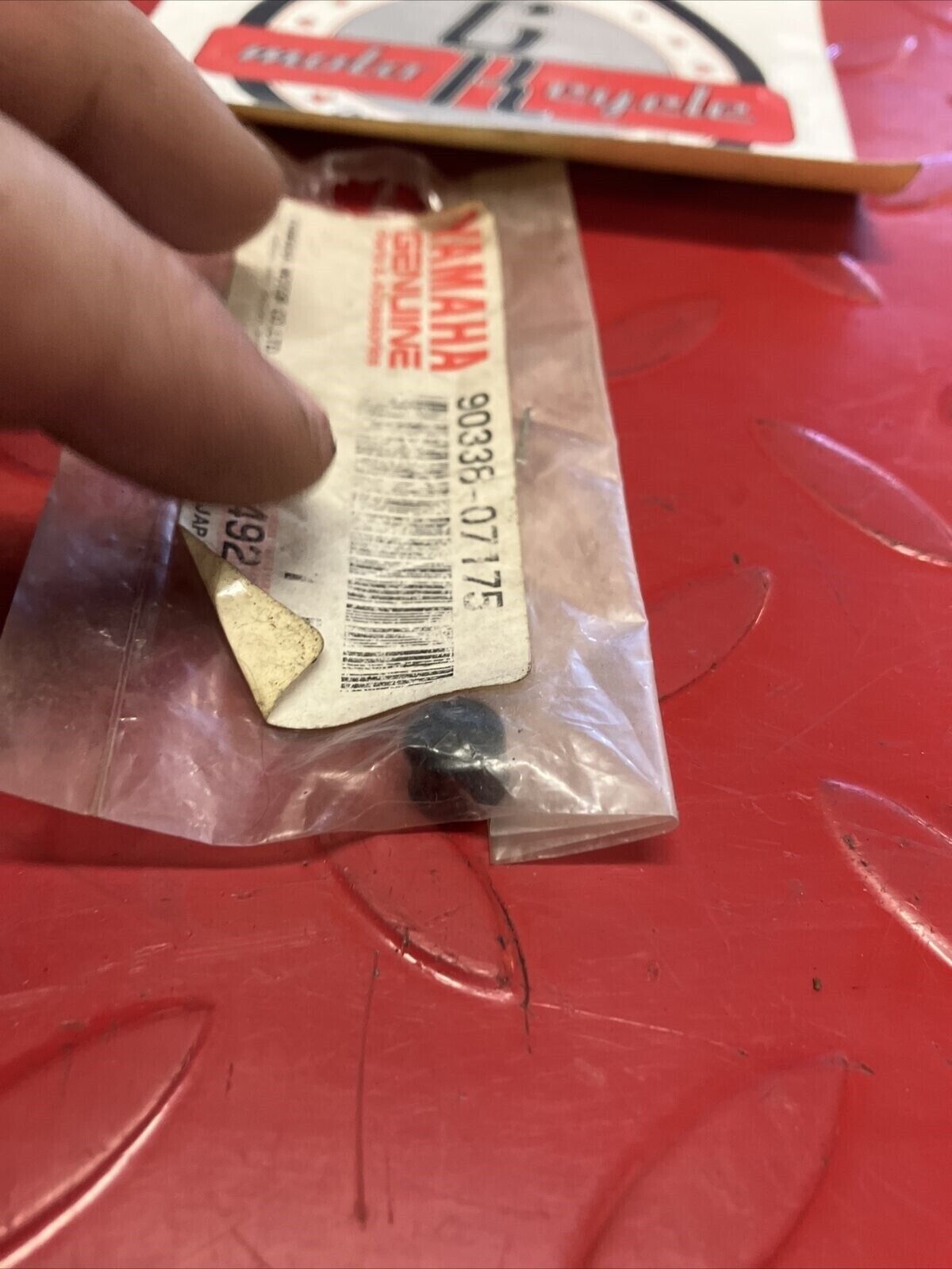 NOS YAMAHA PLUG 90338-07175-00 Y62