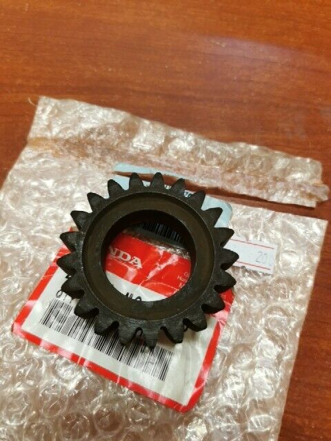NOS Honda CBR900R MAINSHAFT FIFTH GEAR (21T) 23491-MCJ-000 H108