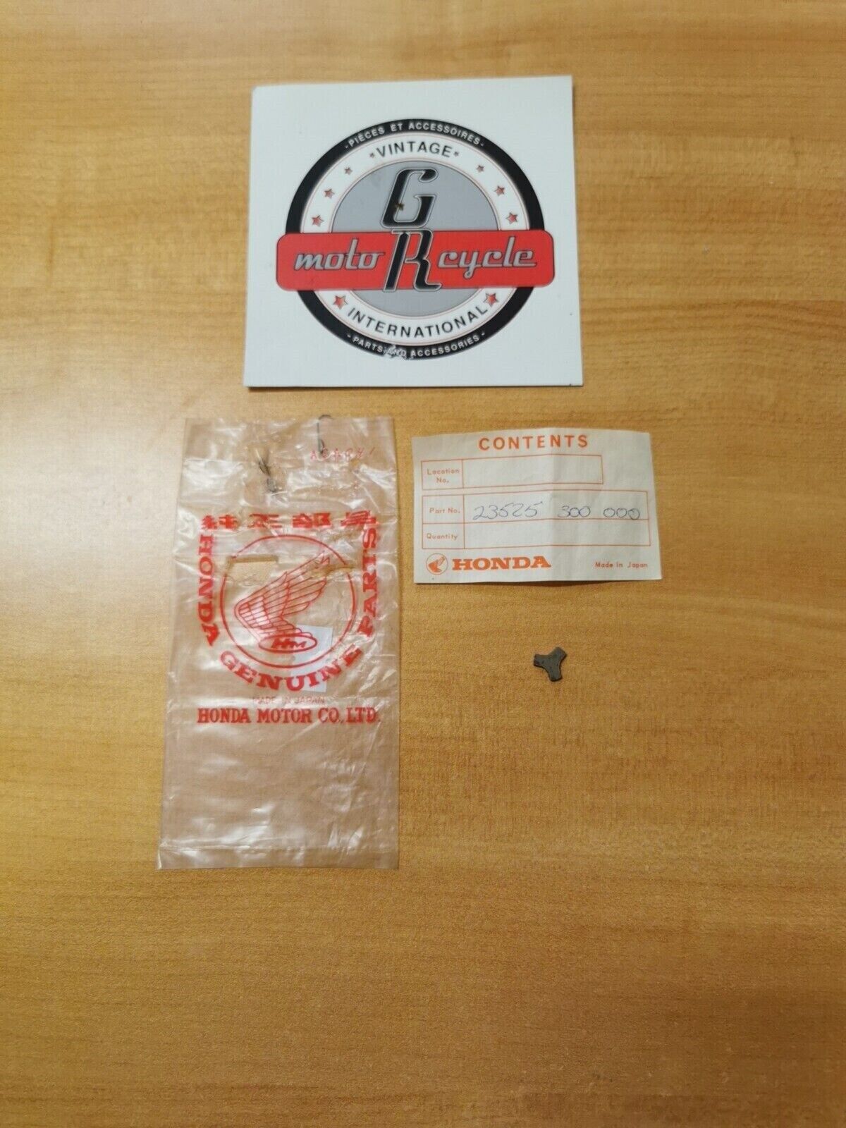 NOS HONDA CB750 PLATE STOPPER 23525-300-000 H20