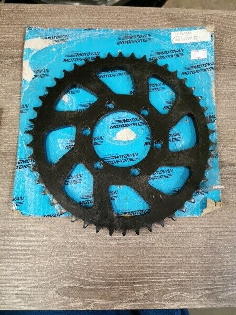 NOS MOTOVAN Yamaha XJ550RH SPROCKET DRIVEN 46T 38-450646 J56