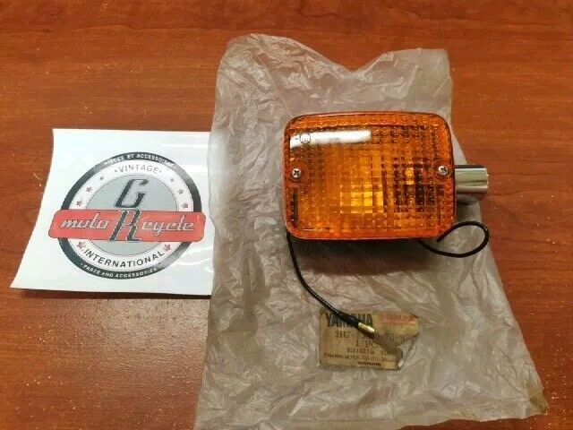 NOS Yamaha XS1100 REAR FLASHER LIGHT CHROME 2H7-83330-70-93 SUB 2H7-83330-7 Y165
