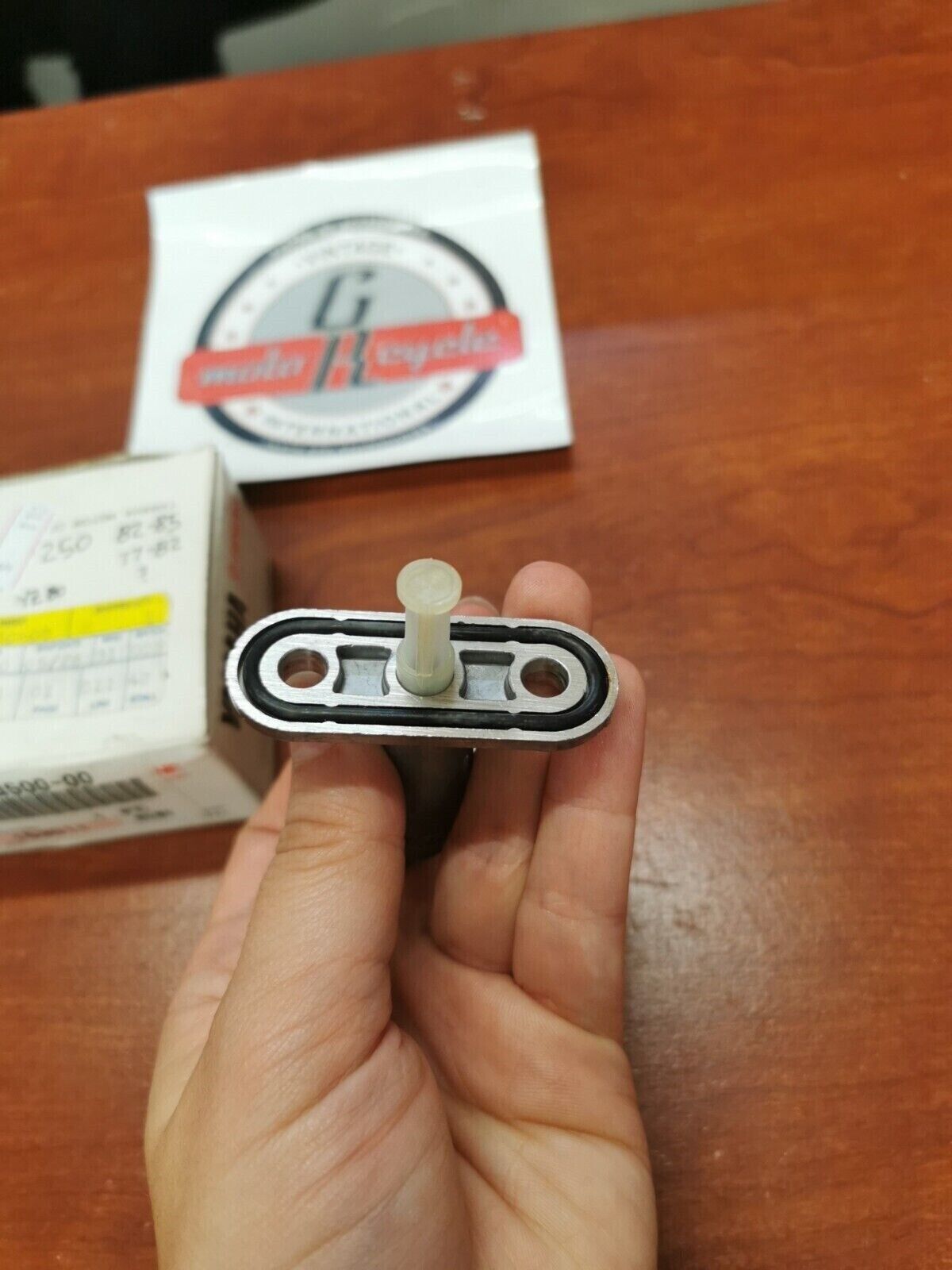 NOS Yamaha YZ50 YZ80 YZ125 YZ250 YZ400 YZ465 YZ490 FUEL COCK 2K5-24500-00-00 Y86