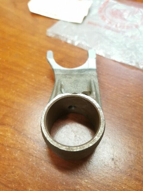 NOS Honda CB450 CB500T CL450 CENTER GEARSHIFT FORK 24231-292-030 H90