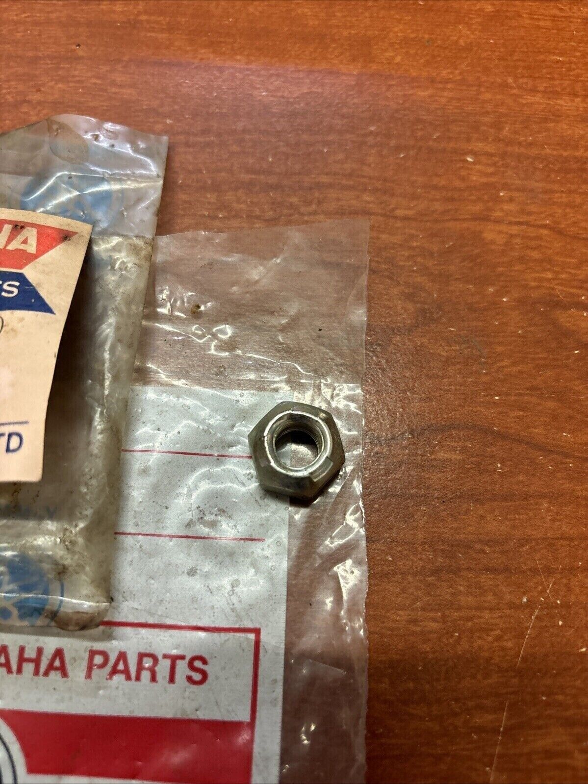NOS Yamaha SELF-LOCKING NUT 838-21494-00-00 SUB 90185-10030-00 Y185