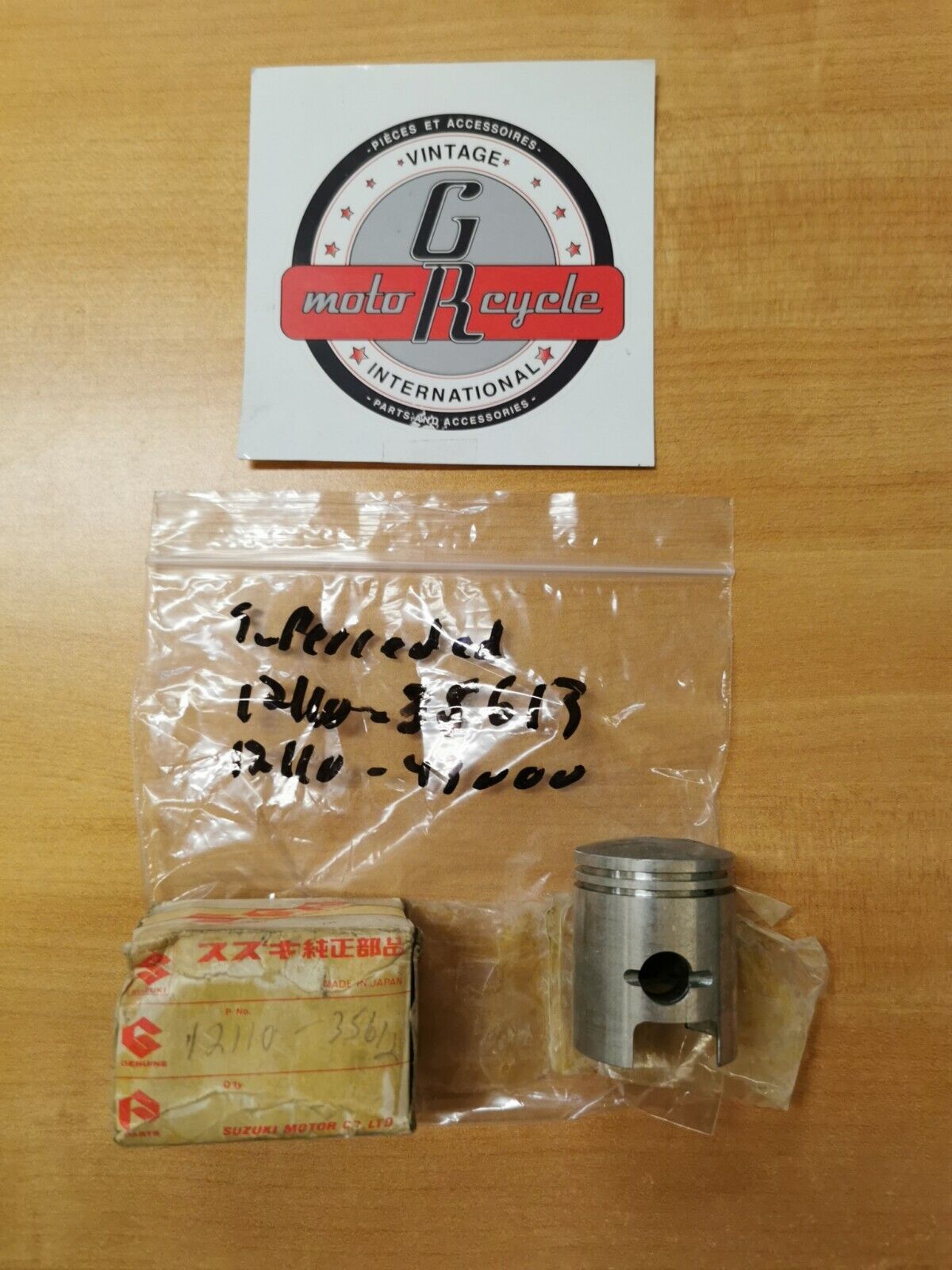 NOS SUZUKI PISTON STD 12110-35612 Superseded BY 12110-35613 12110-43000 S7