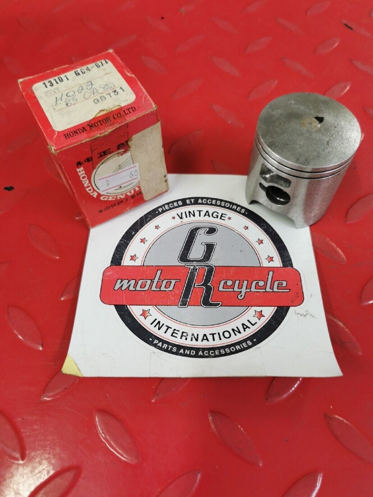 NOS HONDA CR80R 1985  PISTON 13101-GC4-671  H38