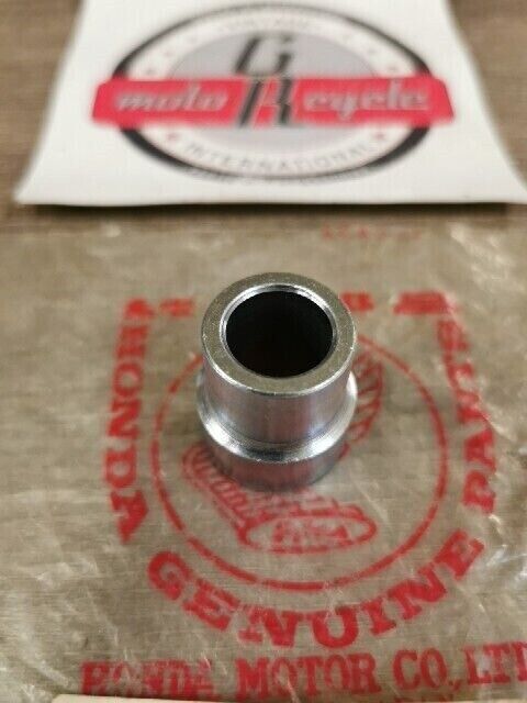 NOS HONDA SL350 1972 COLLAR FRONT WHEEL SIDE 44303-340-000 H79