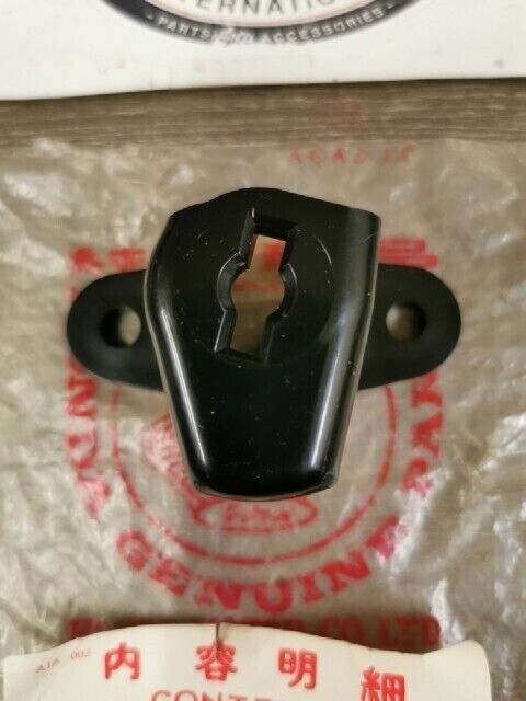 NOS HONDA CB350F 1972 1974 HOLDER L SIDE COVER LOWER 83701-333-000 H79