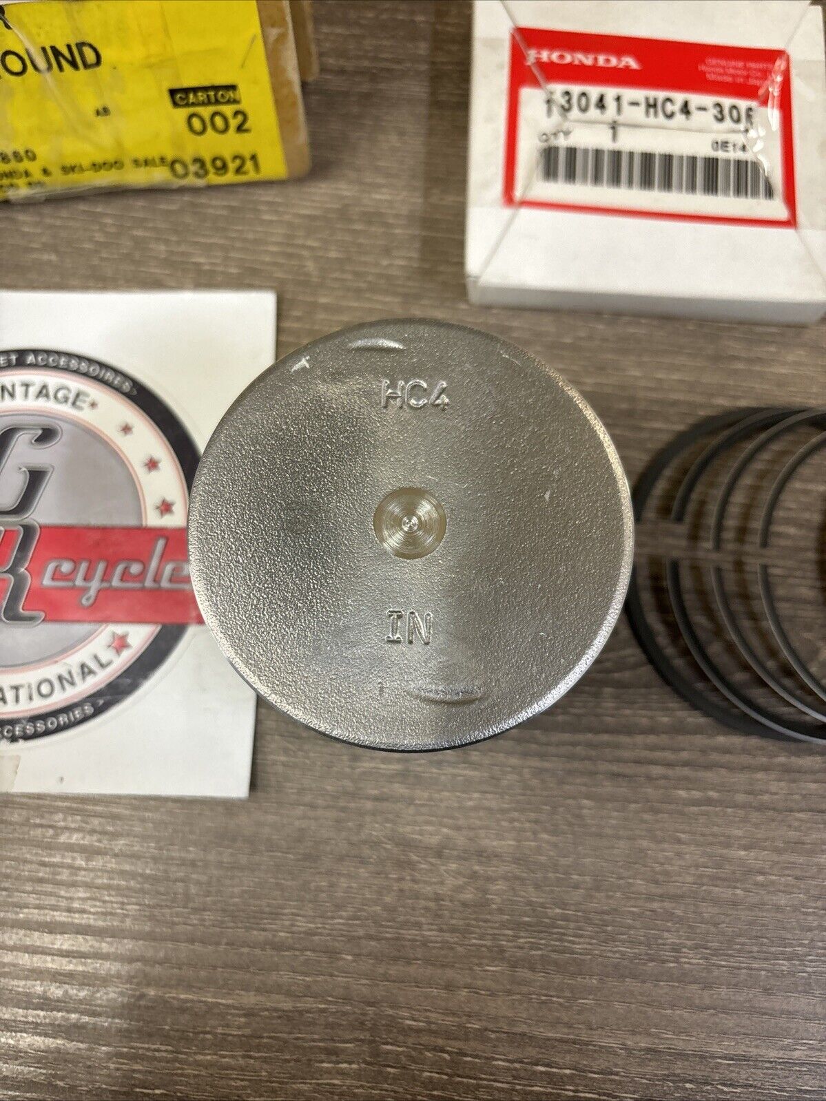 NOS Honda TRX300 TRX300FW PISTON & RING 0.75 13104-HC4-305 13041-HC4-306 H136