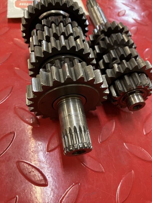 Suzuki RM125 1985 transmission mainshaft counterhsaft main counter shaft gear
