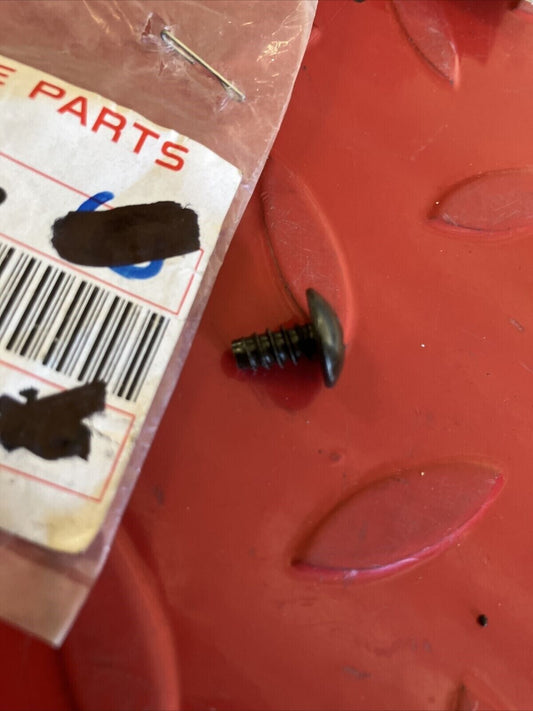 NOS Kawasaki TAPPING SCREW 92009-1332 K15