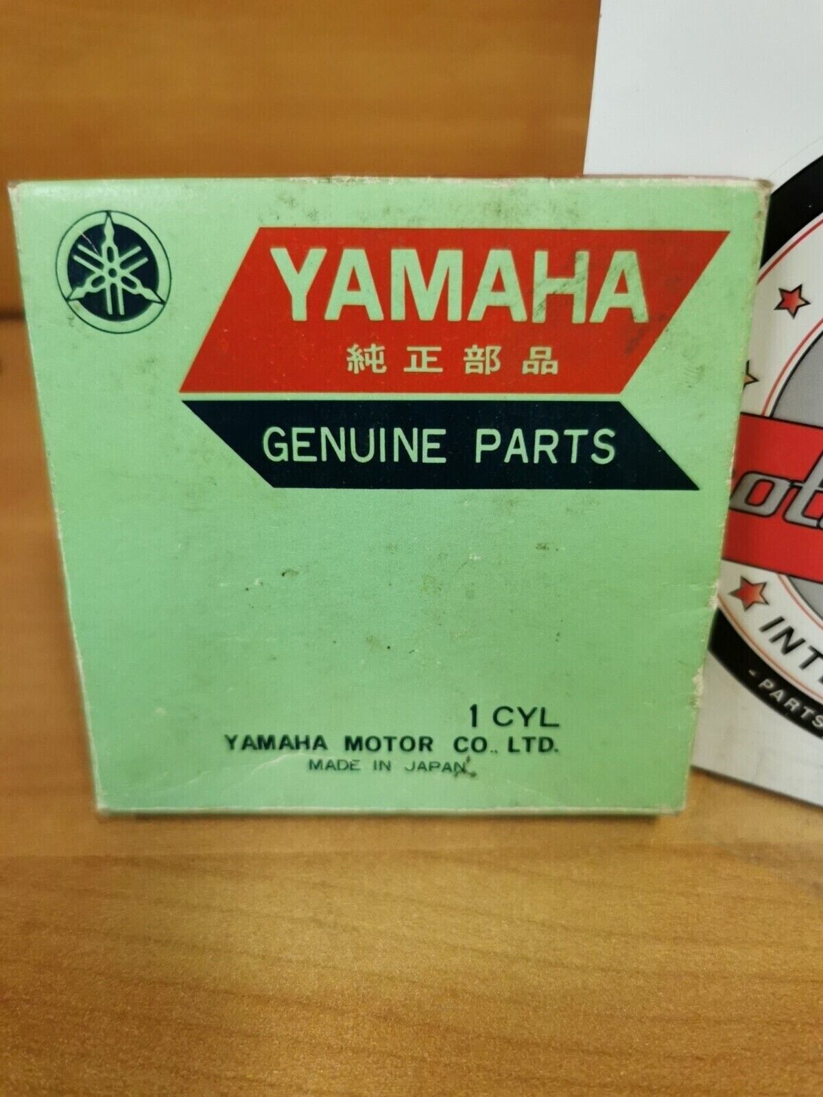NOS YAMAHA IT250  PISTON RINGS SET  1•0   1W5-11610-40-00 Y48