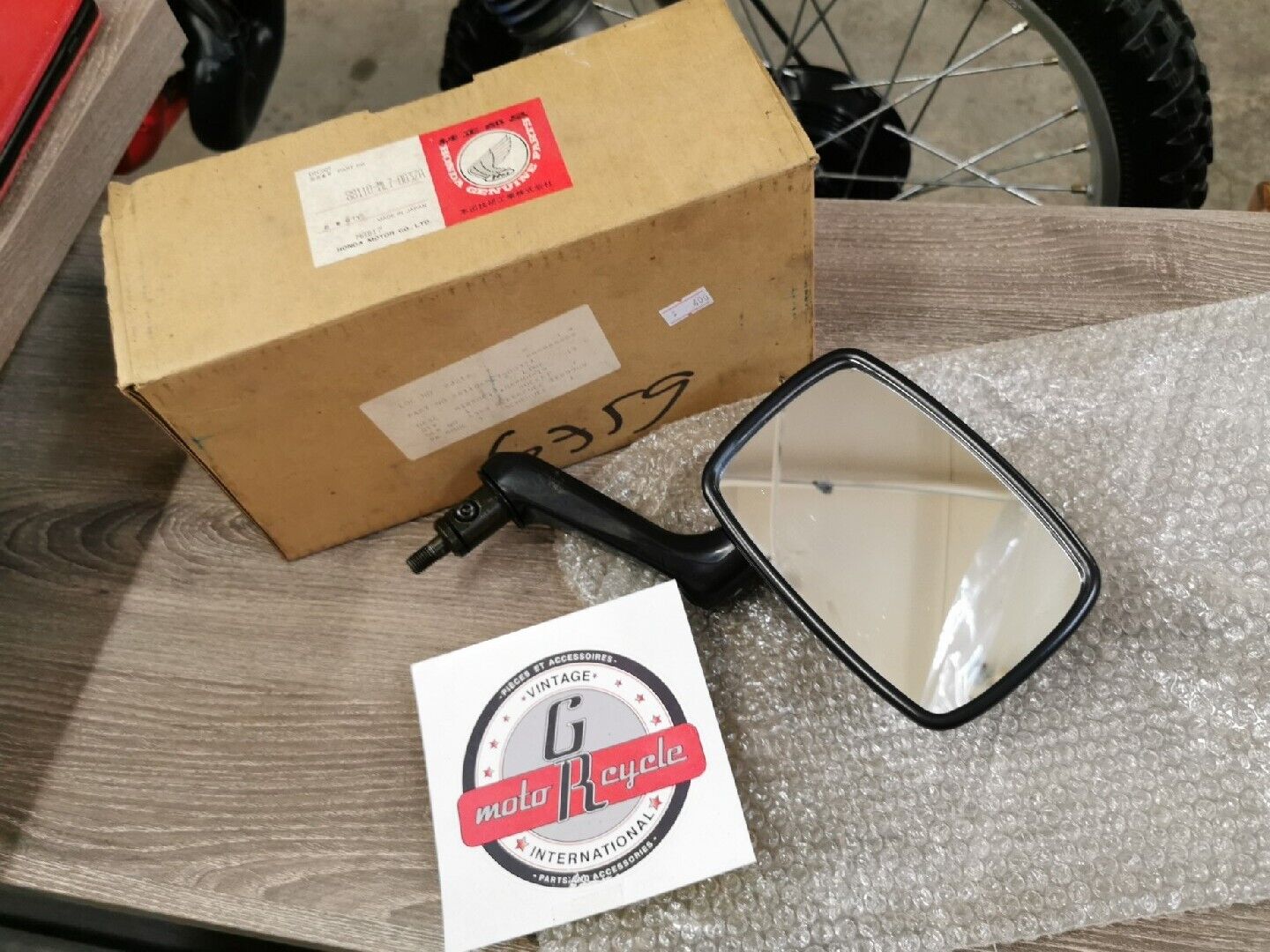 NOS HONDA VFR750 VFR700 1986  MIRROR R BACK BLACK 88110-ML7-003ZA H42