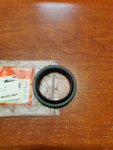 NOS Honda CR125R CR250R CR480R FRONT FORK DUST SEAL 51425-KA3-731 H152