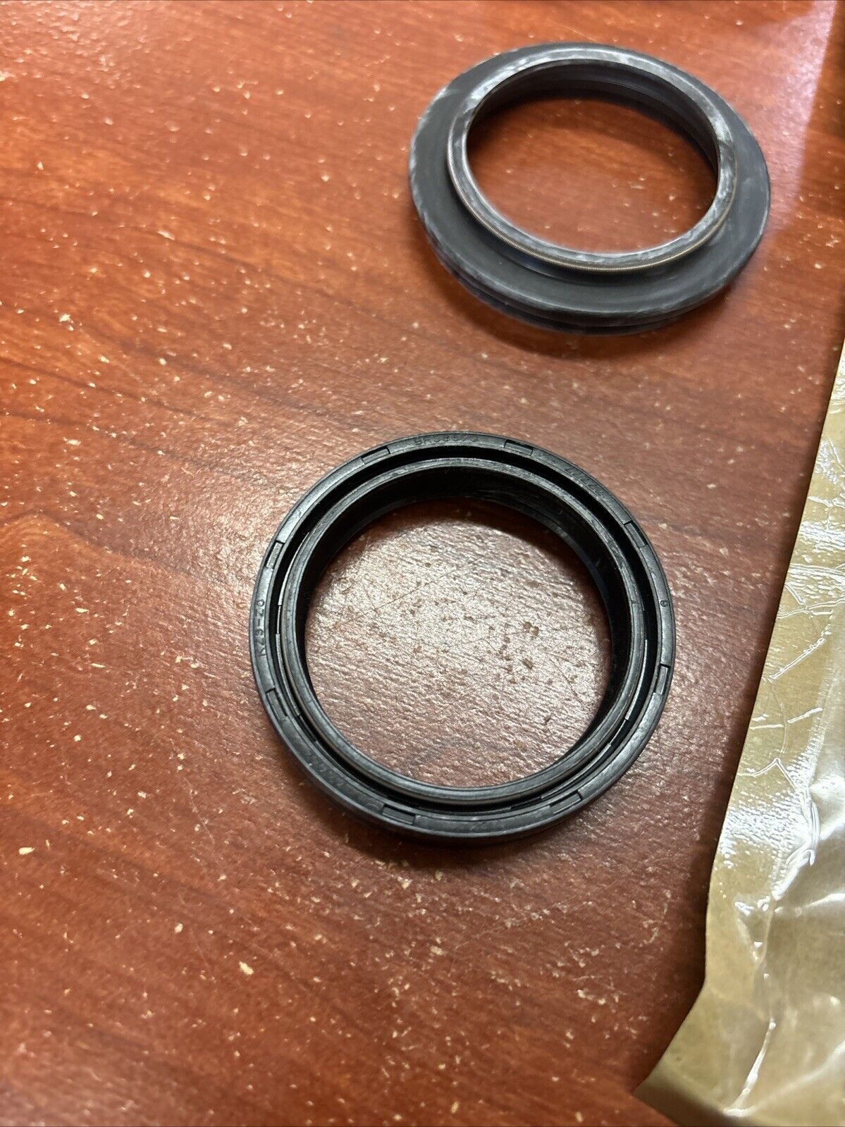 NOS Honda CR125R CR250R CR500R CRM250R FRONT FORK SEAL SET 51490-KZ3-821 H142