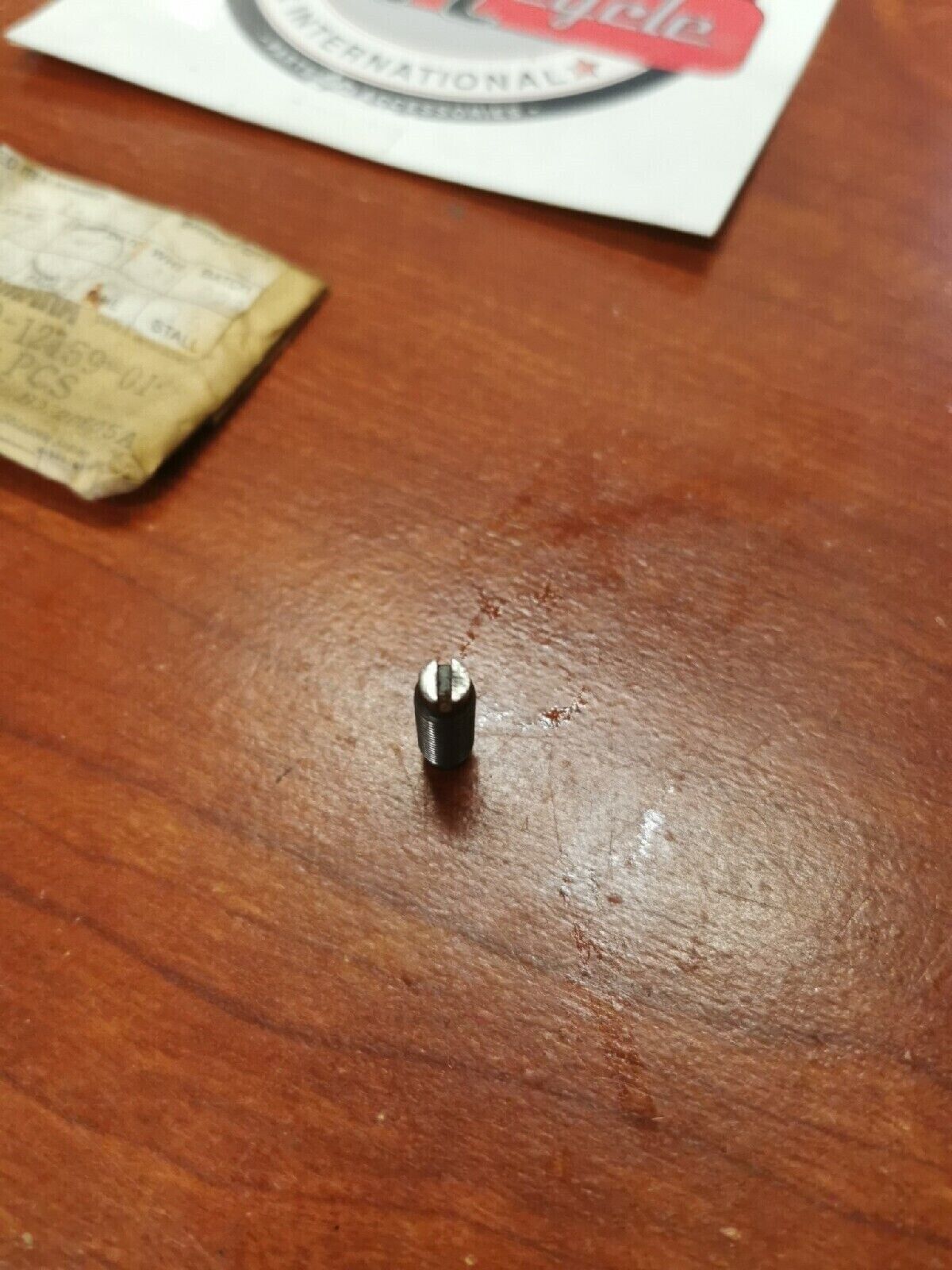 NOS Yamaha VALVE ADJUSTING SCREW 1L9-12159-01-00 SUB. 22U-12159-00-00 Y68