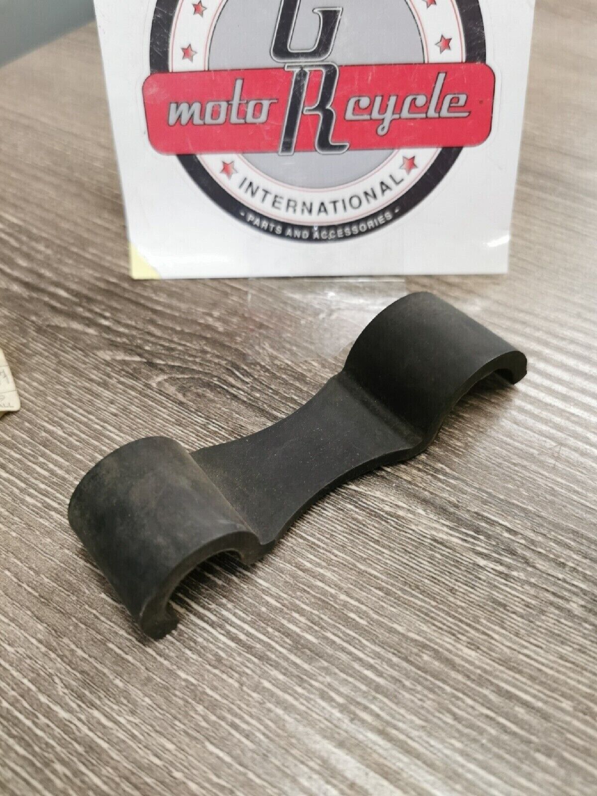 NOS YAMAHA RD125 RD200 1972 - 1976  DAMPER  LOCATING 2    307-24182-00-00   Y53