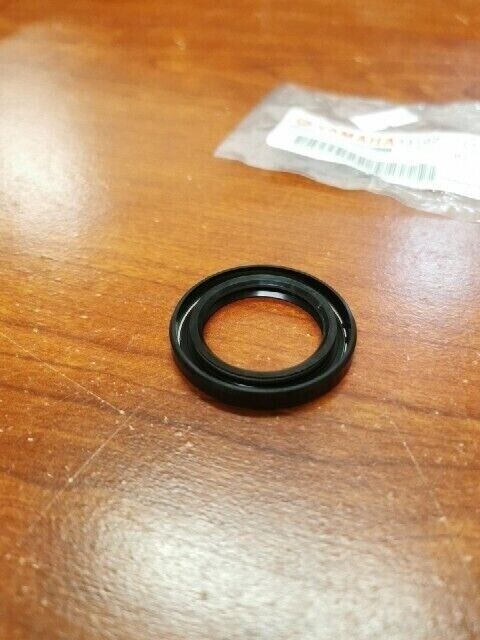 NOS Yamaha TZ125 YG5 AT1 DT100 DT125 DT175 HT1 YZ85 OIL SEAL 93102-26042-00 Y102