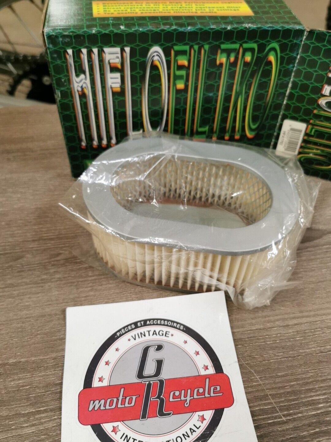 NOS HIFLOFILTRO Honda VF700 1982 - 1986 AIR FILTER HFA 1702 J37