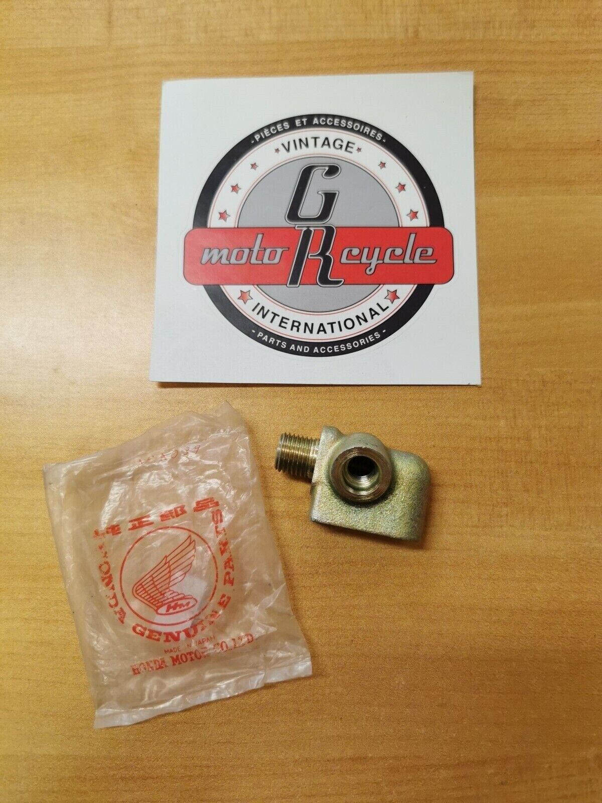 NOS HONDA GL1100 1980 - 1982 JOINT  THREE-WAY  52434-463-000  H17