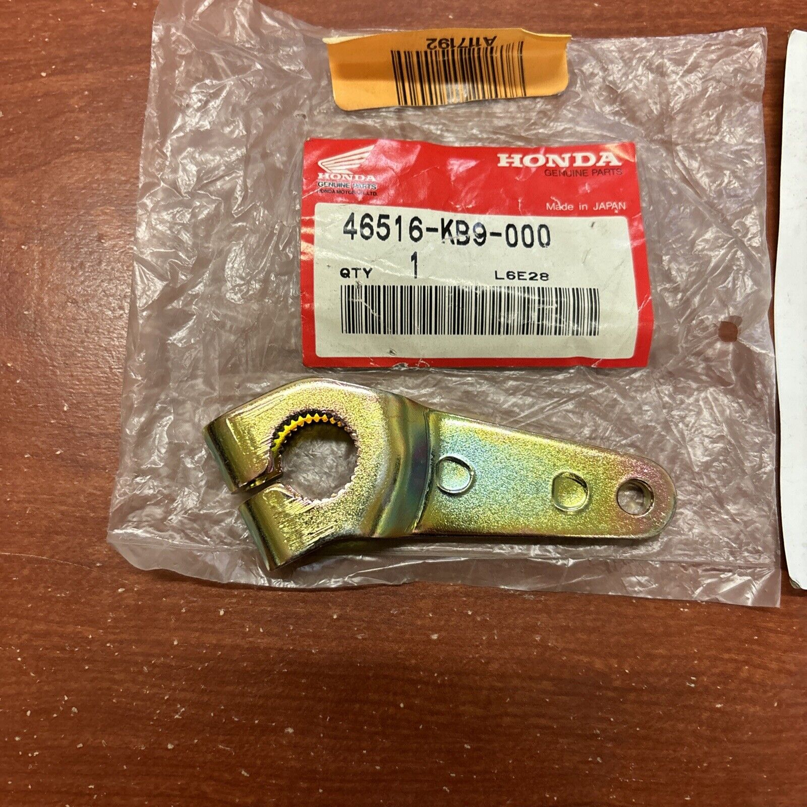 NOS Honda 1989 NX125 82 85 87 XL125R 83 84 XL200R MIDDLE ARM 46516-KB9-000 H146
