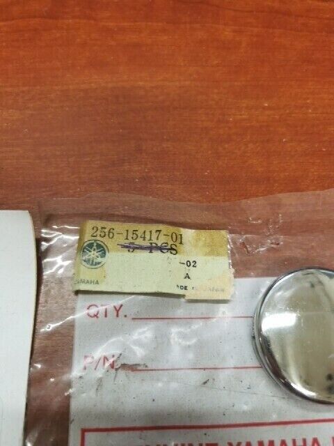 NOS Yamaha TX650 XS1 XS2 CAP COVER 256-15417-01-00 SUB 1J7-15417-02-00 Y154