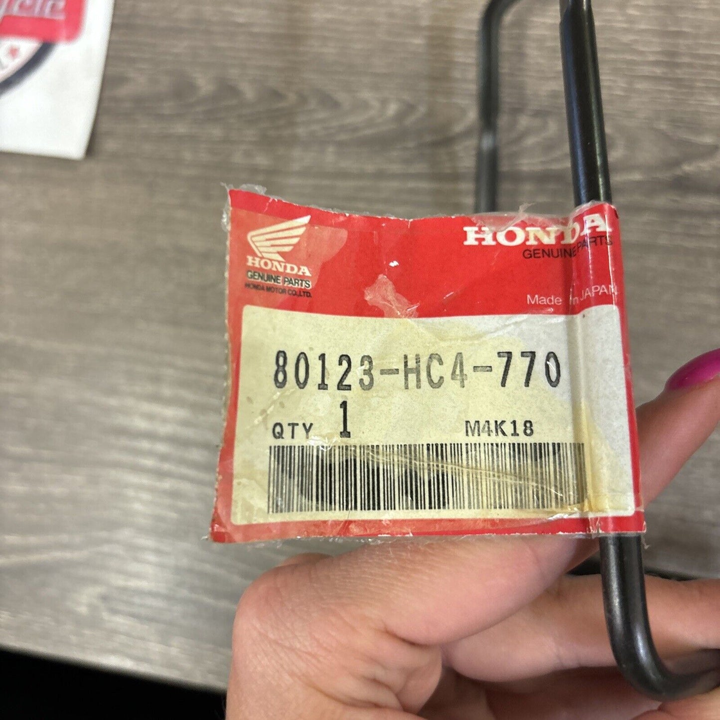 NOS Honda TRX300 TRX300FW RIGHT REAR FENDER STAY 80123-HC4-770 H114