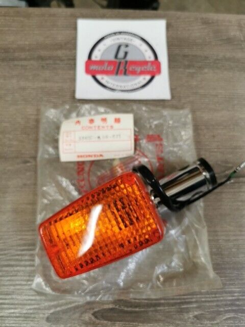 NOS HONDA GL1100 WINKER ASSY L RR 33650-MB9-671 SUB BY 33650-MB9-672  H74