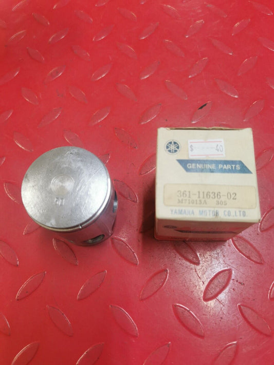 NOS Yamaha RD250 PISTON 2 OVERSIZED 0.50 361-11636-02-00 Y34
