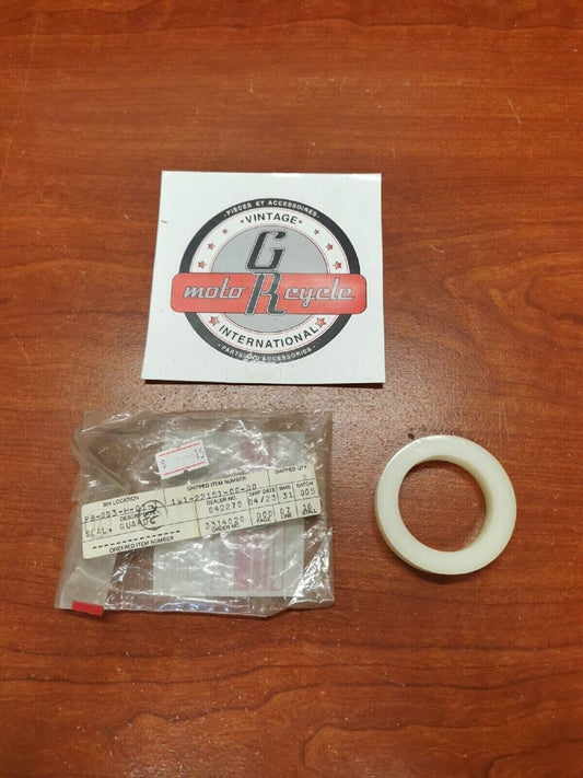 NOS Yamaha IT175 YZ100 GUARD SEAL 1W1-22151-00-00 Y68