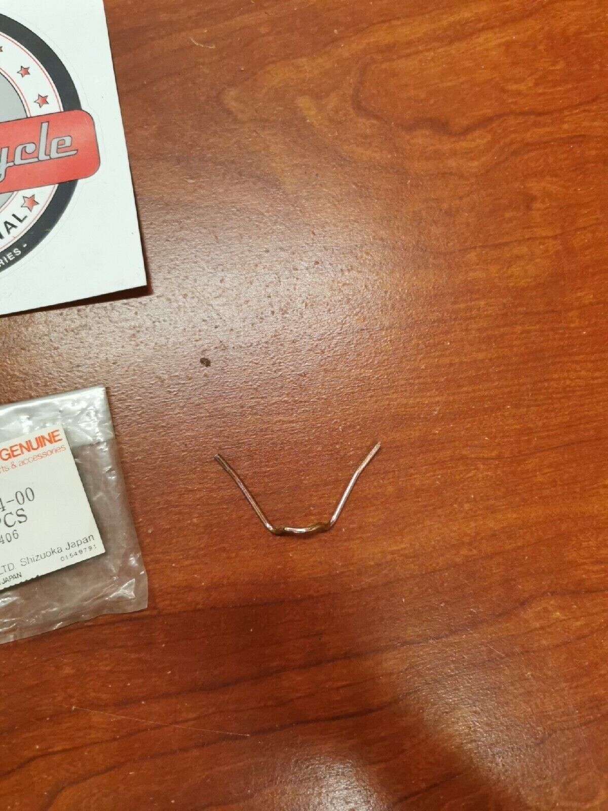 NOS Yamaha REFLECTOR SPRING 148-84324-00-00 Y68