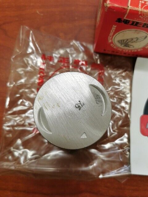 NOS Honda CB500 K1 K2 PISTON (0.75) 13104-323-000 SUB. 13104-323-405 H62
