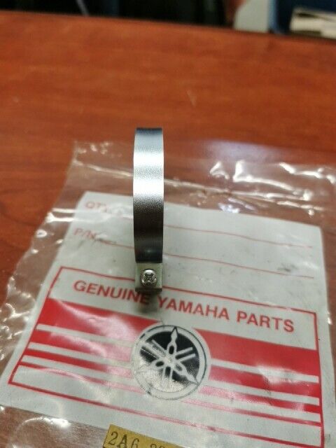 NOS Yamaha FORK BOOT CLAMP 2A6-23489-01-00 SUB 2A6-23489-00 3RW-23192-00-00 Y121