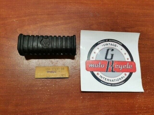 NOS Yamaha REAR FOOT REST COVER 168-27433-10-00 SUB 168-27433-00-00 Y115