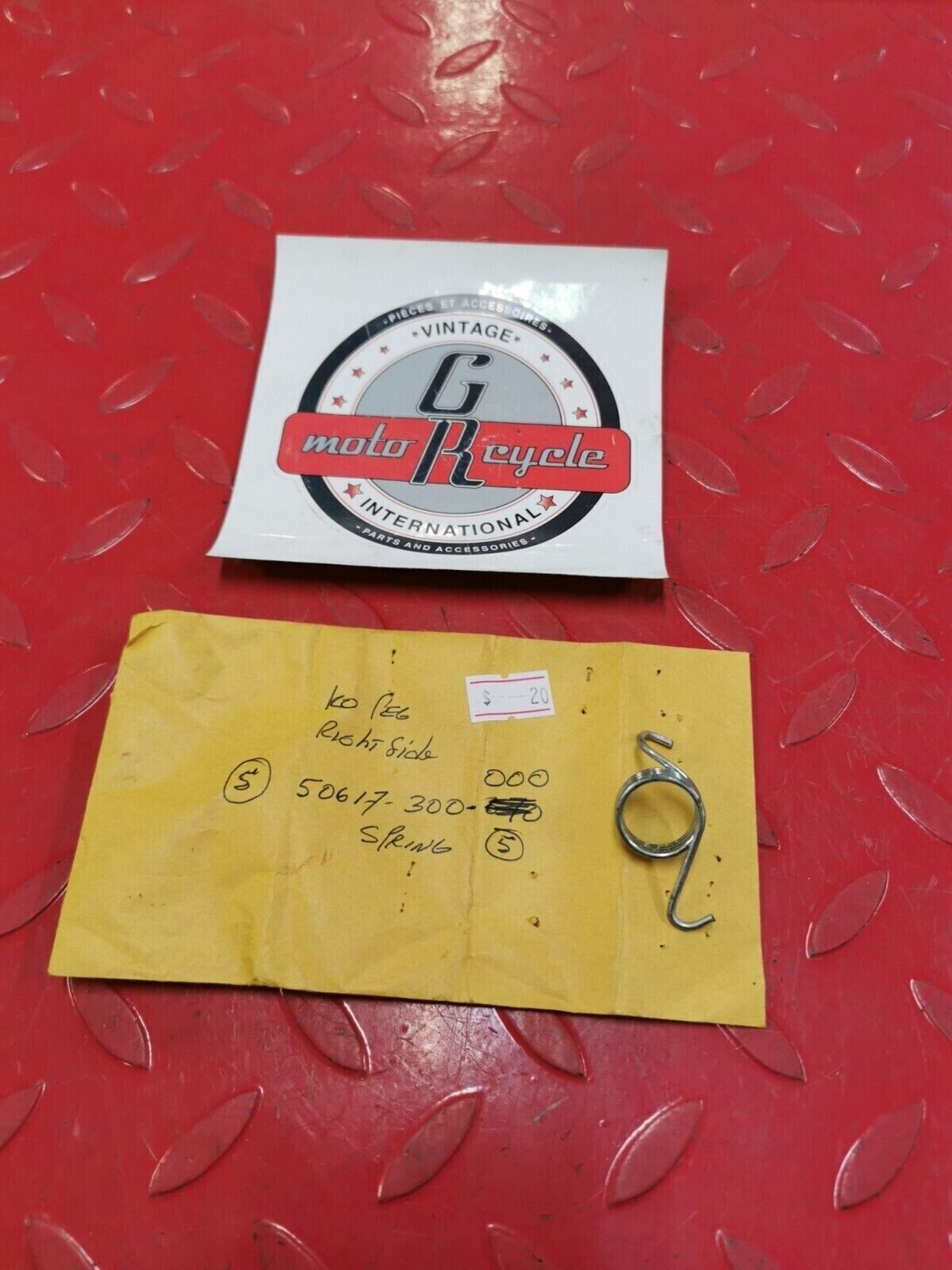 NOS Honda GL1200 GL1100 CB750 SPRING, R. STEP RETURN 50617-300-670 H32