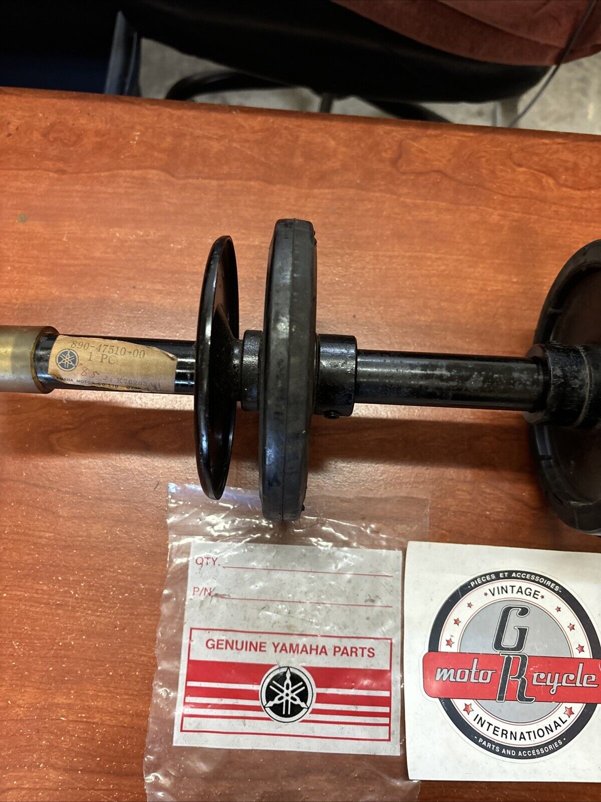 NOS Yamaha 1976 GP300 GP440 GS340 PR440 FRONT AXLE 890-47510-00-00 Y183