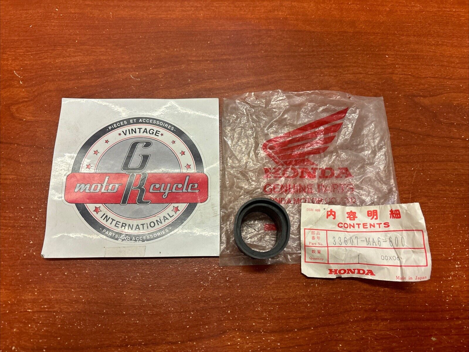 NOS Honda CBX400F CBX550F REAR WINKER COVER 33607-MA6-600 H161