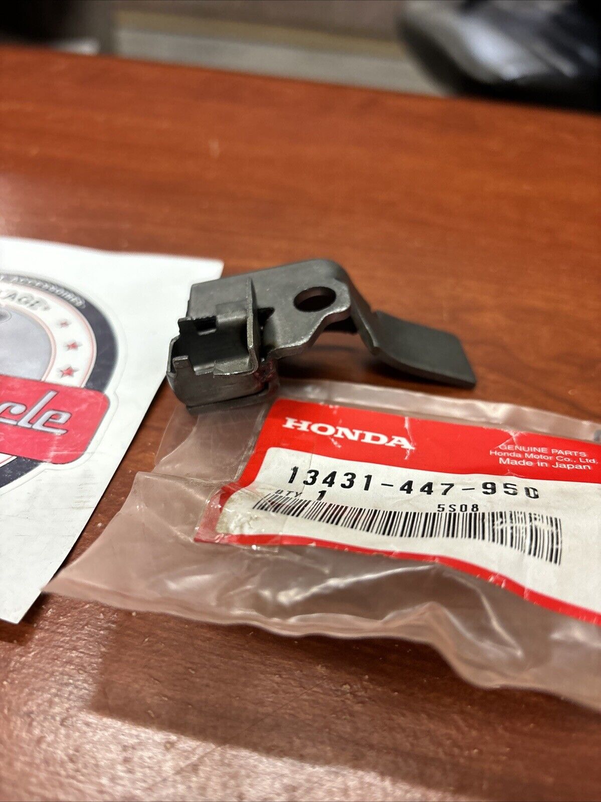 NOS Honda CB250NDC CB400N CB450 BALANCER CHAIN GUARD PLATE 13431-447-950 H169