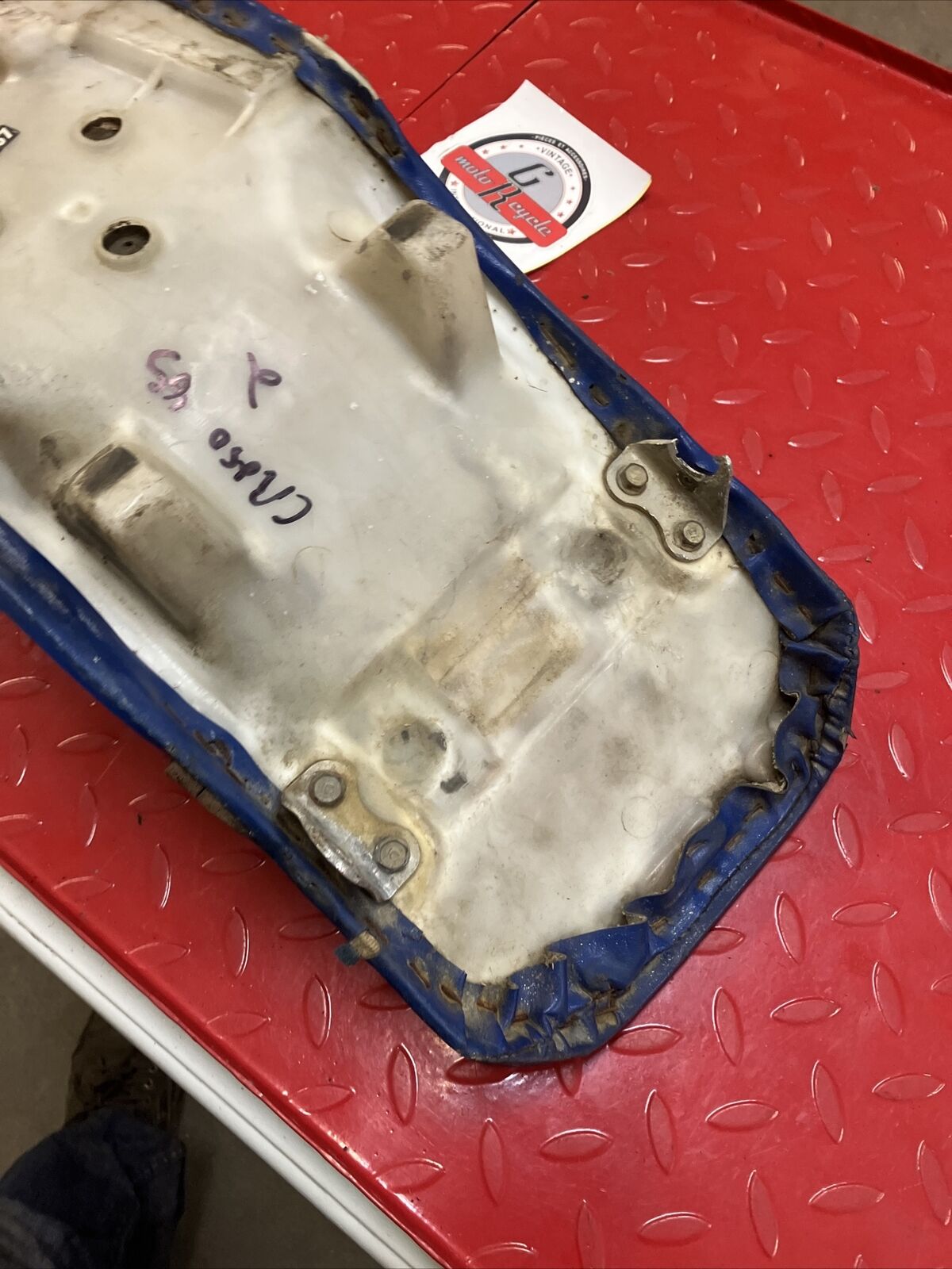 Honda CR250R 1985 seat saddle pan CR125R 2