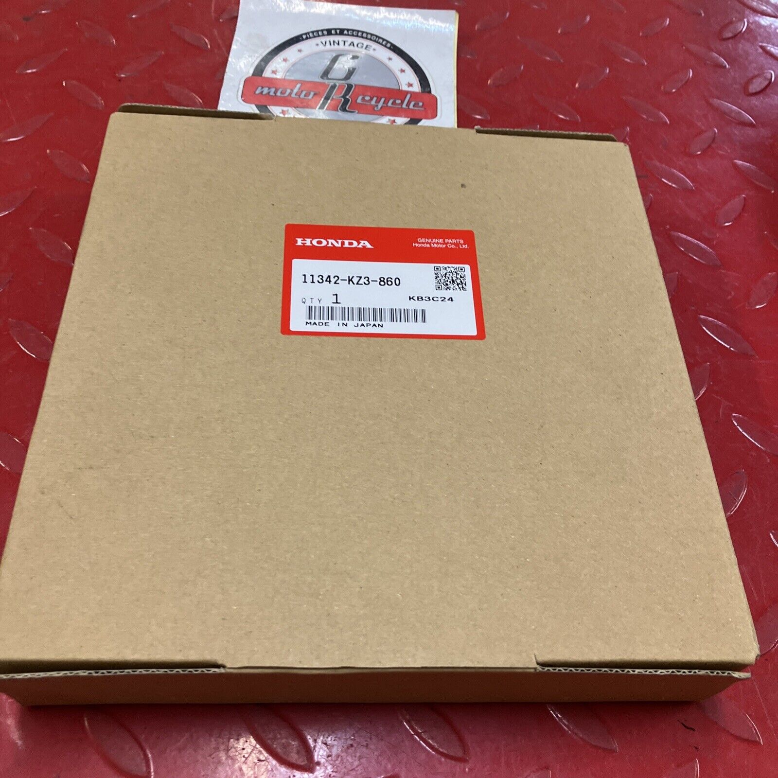 NEW Honda CR250R 1992-1996 CR500R 94-2001 CLUTCH OUTER COVER 11342-KZ3-860 H100