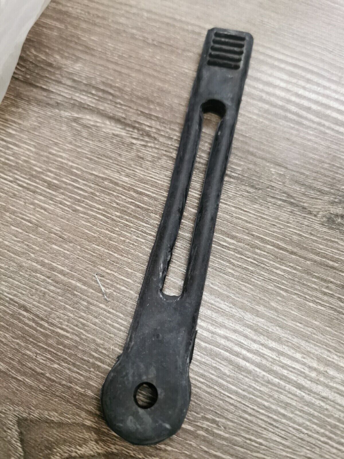 NOS YAMAHA Vmax 340 540 Hood Strap Body Latch  8M6-77171-00 Y56