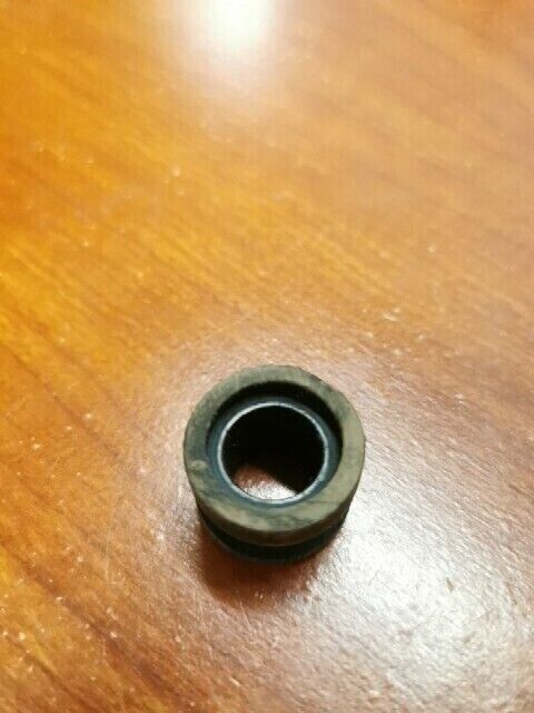 NOS Honda FRONT TURN SIGNAL MOUNTING RUBBER 33408-435-000 SUB 33408-KB7-000 H98
