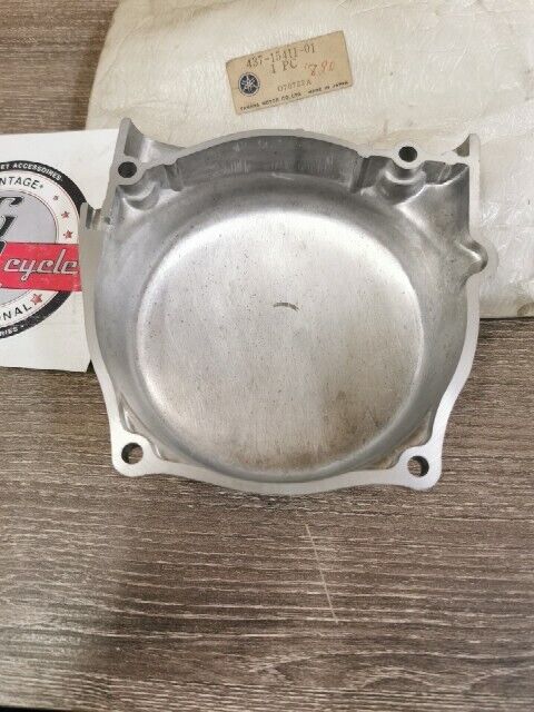 NOS YAMAHA DT100A 1974 DT175B 1975 DT100C COVER CRANKCASE L 437-15411-01-00 Y160