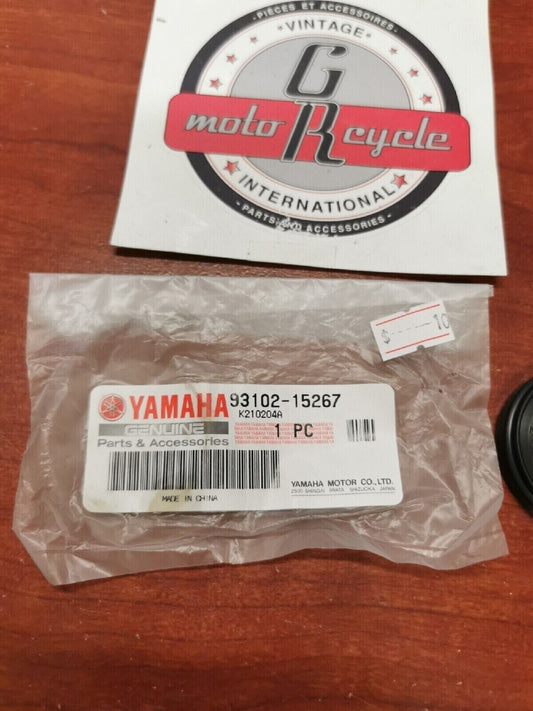 NOS Yamaha OIL SEAL 93102-15267-00 Y68