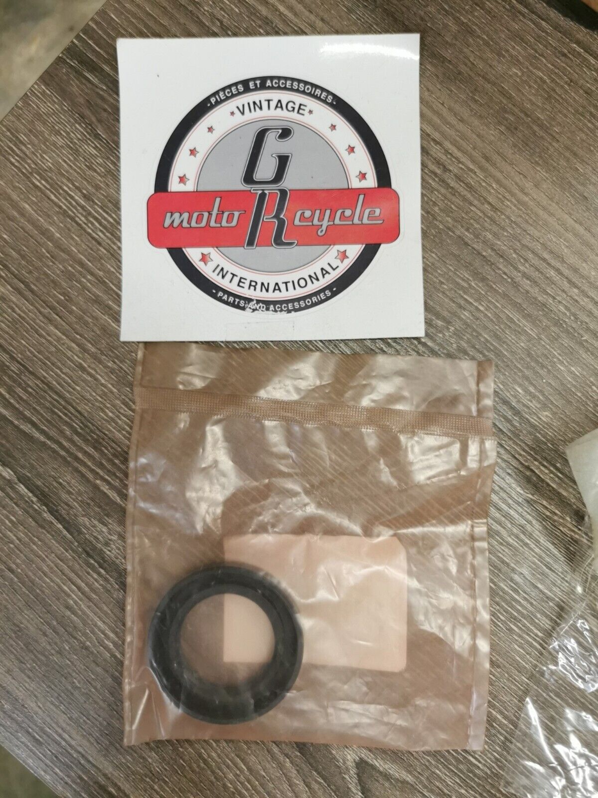 NEW NOS HONDA CR250R OIL SEAL 91201-KA4-004  H58